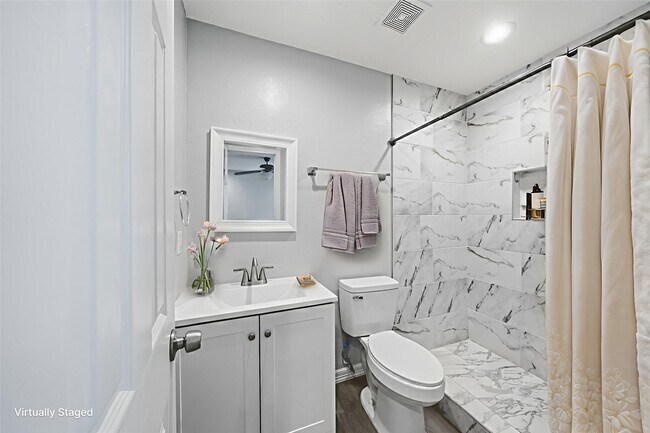 Building Photo - 8595 Parkway Dr