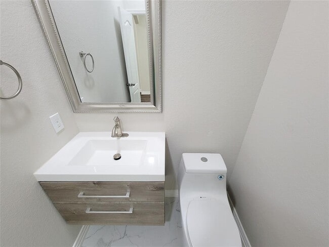 Building Photo - 21422 Beverly Chase Dr