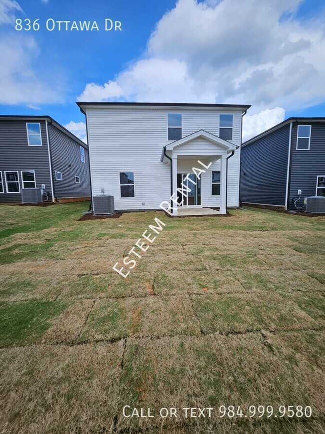 Building Photo - 836 Ottawa Dr