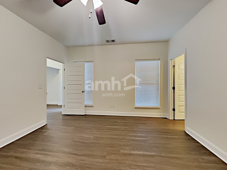 Building Photo - 5206 Tupelo St