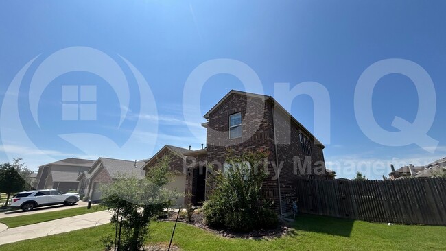 Building Photo - 400 Plum Ct