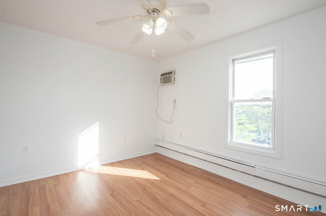 Building Photo - 2879 Fairfield Ave