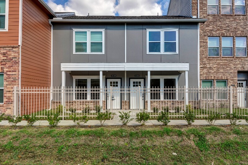 Primary Photo - 5262 Ella Blvd