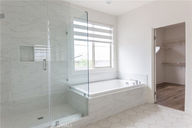 Building Photo - 35963 Bertain Dr