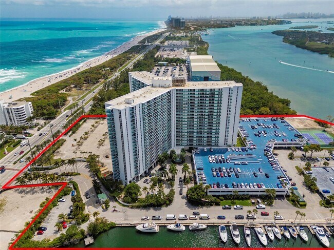 Building Photo - 100 Bayview Dr