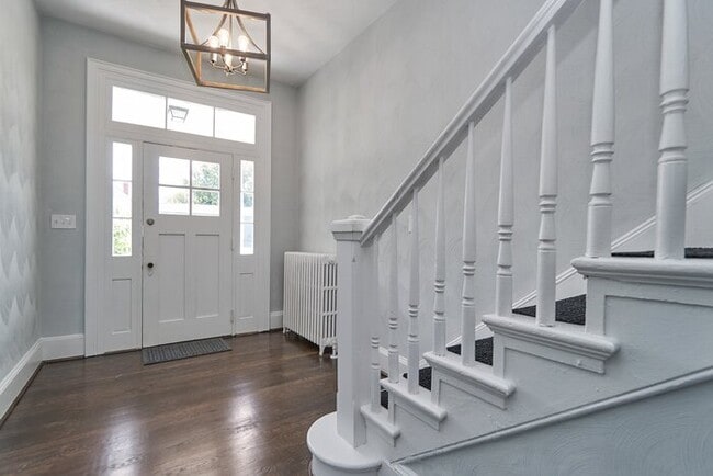 Building Photo - GORGEOUS COLONIAL HOME FOR RENT IN NEWPORT NEWS!!!