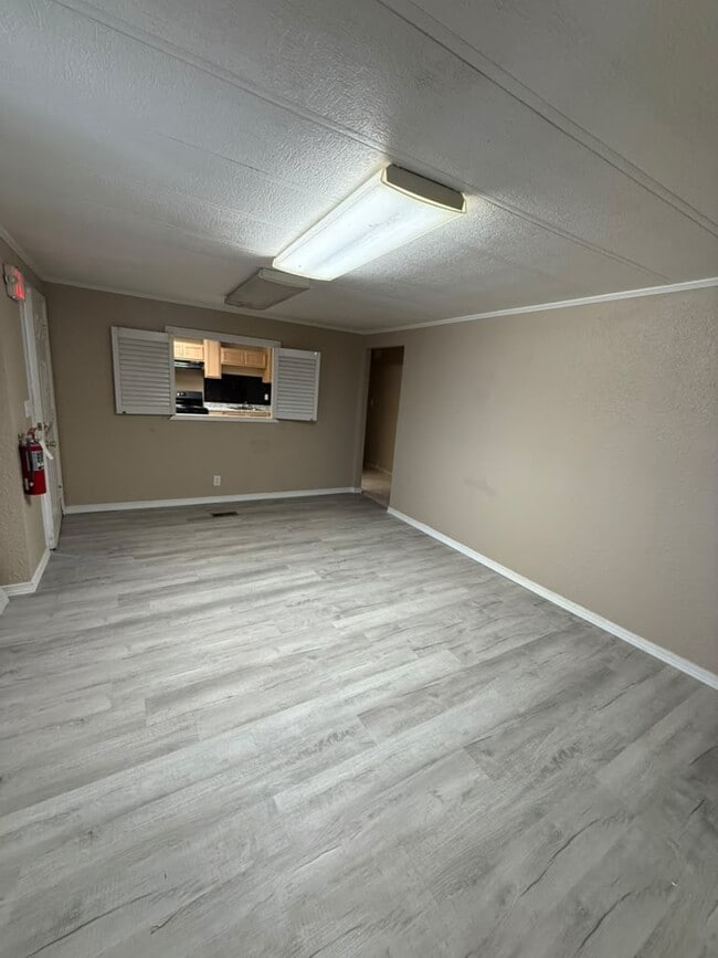 Building Photo - 4728 Taft Blvd