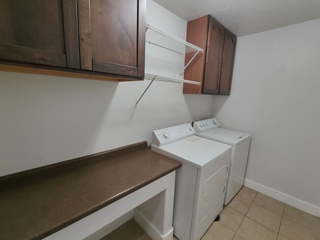 Building Photo - Charming 3-Bed, 2-Bath Condo - Two Weeks F...