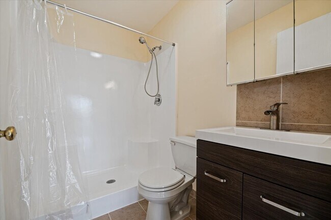Building Photo - 1352 Cunat Ct