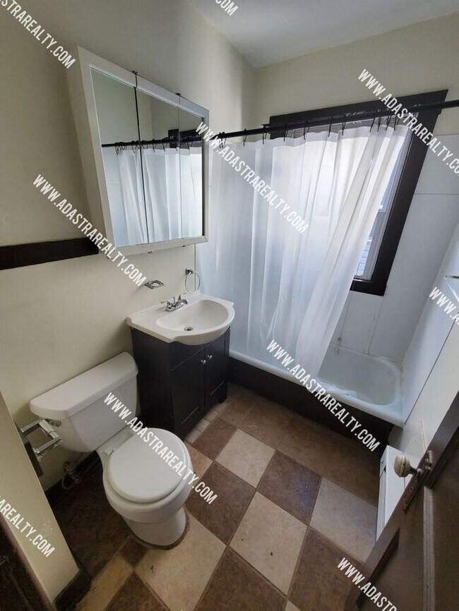 Building Photo - Cute and Affordable 1 Bedroom Apartment in...