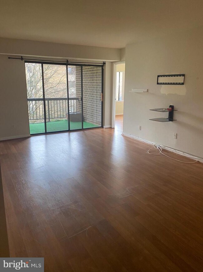 Building Photo - 11238 Cherry Hill Rd