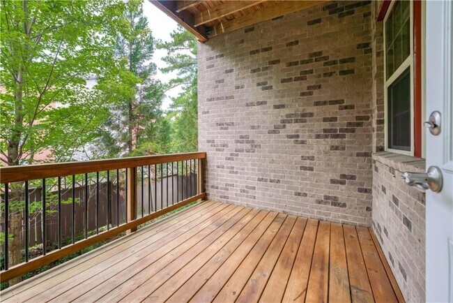 Building Photo - 1124 Holly Ave