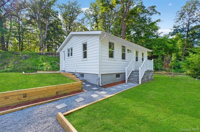 Building Photo - 2091 Maple Ave