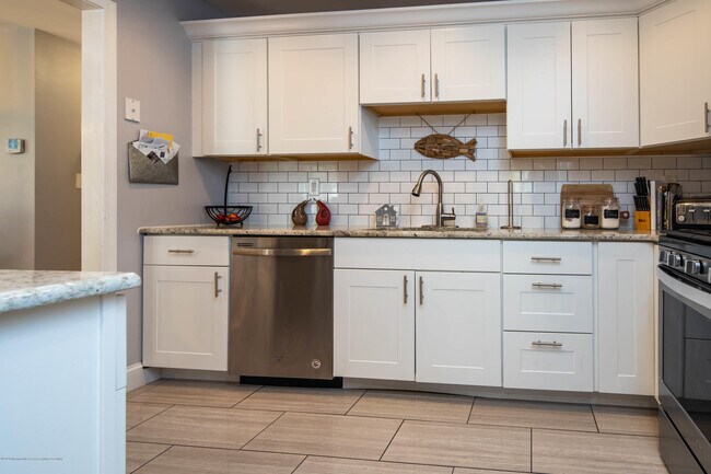 Building Photo - 59 Deer Path Ct