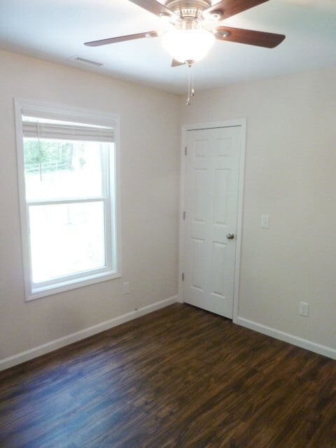 Building Photo - Sleek and Stylish, newly renovated 2 bedro...