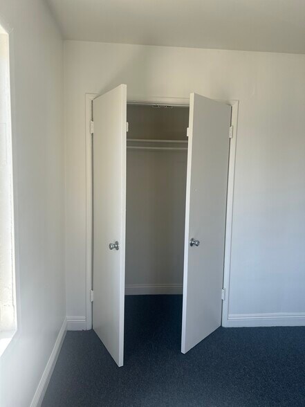 Building Photo - 12233 Vanowen St