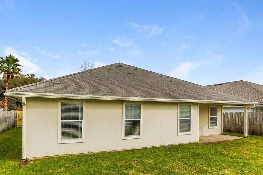 Building Photo - 387 Summit Dr