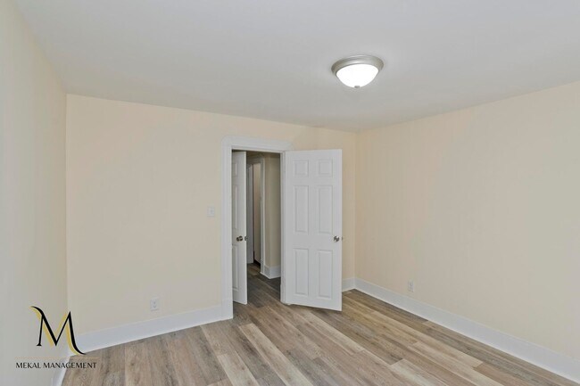 Building Photo - 20 Sachem St