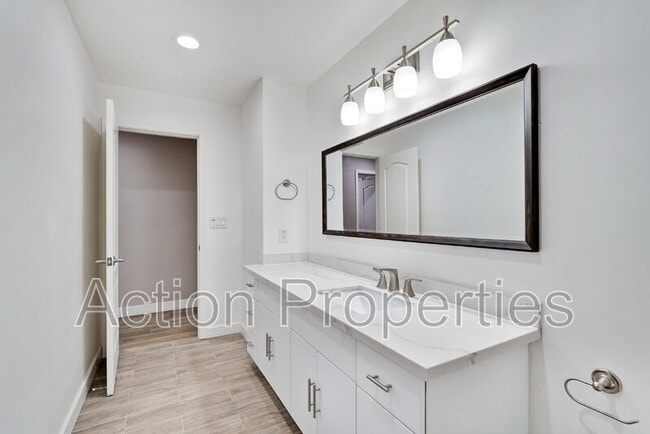 Building Photo - 681 S 13th St