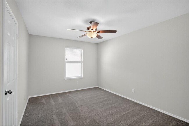 Building Photo - 453 Stone Water Ln