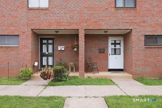 Building Photo - 7 Sharon Ln