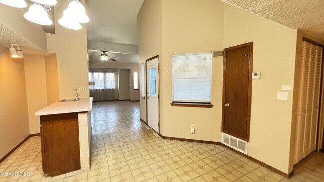 Building Photo - 10960 Delafield Dr