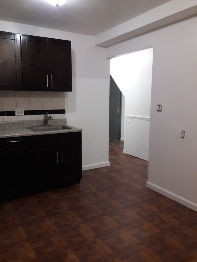 Building Photo - 70-06-06 30th Ave.