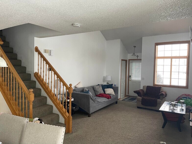 Building Photo - 150 S Prairie View Dr