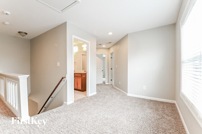 Building Photo - 1020 Bridlemine Dr
