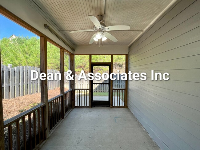 Building Photo - 472 Lake Chelsea Way