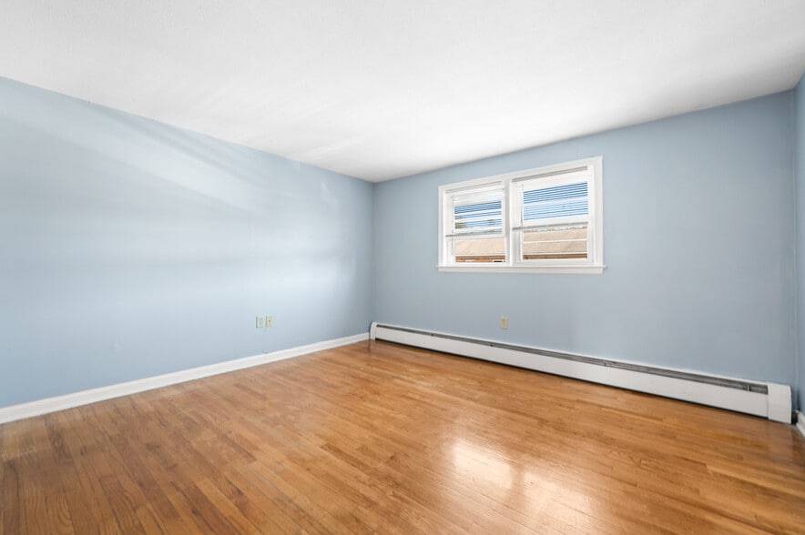 Building Photo - 24 Deerfield Ct