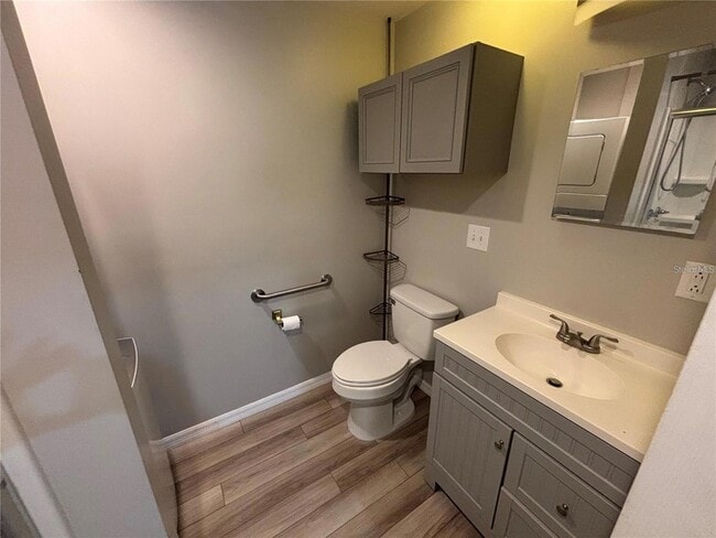 Building Photo - 107 W 6th St