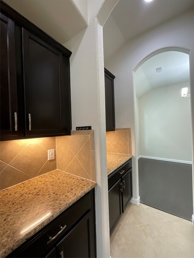 Building Photo - 10022 Western Pine Trail