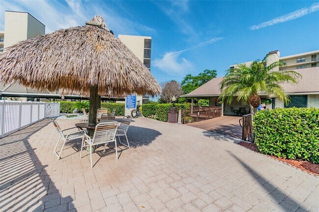 Building Photo - 2700 Cove Cay Dr