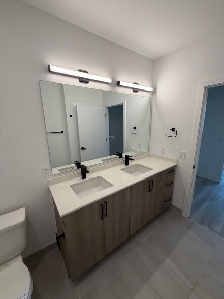 Building Photo - 147 NW 32nd St