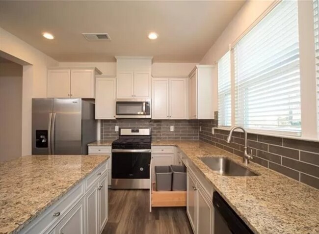 Building Photo - 5848 Clan MacLaine Dr