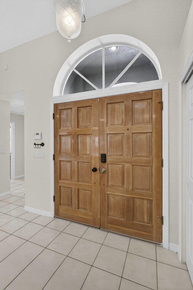 Building Photo - 12865 Meadowbend Dr