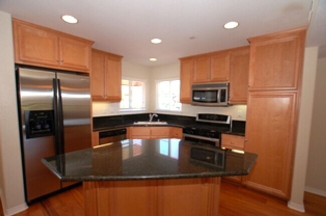 Building Photo - Great Condo in "The Bluffs" Community of Coastal Carlsbad!!