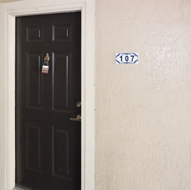 Building Photo - 1 bd /  1 ba condo at The Palms Club community