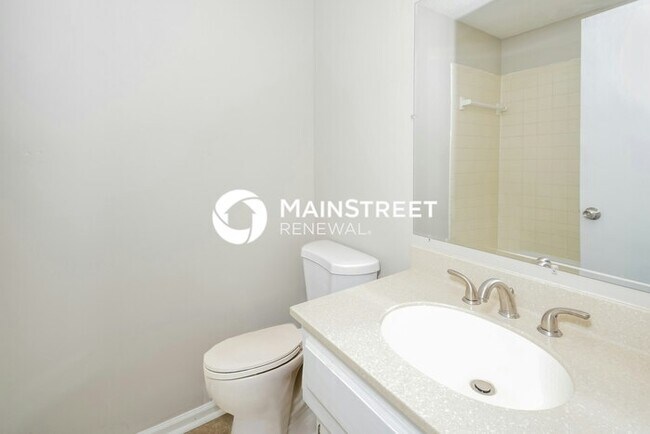 Building Photo - 3 Bedroom Pet-Friendly Home in Lees Summit, MO with Main Street Renewal