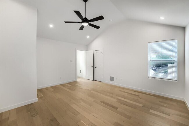 Building Photo - 3204 Overcup Oak Dr