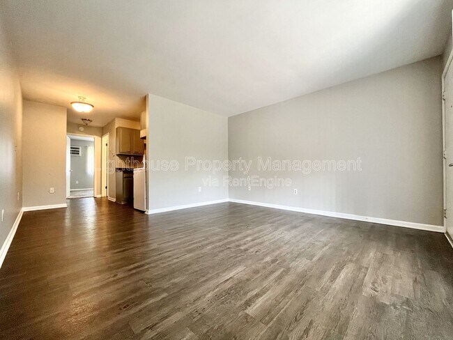 Building Photo - 1350 Kendall St SE