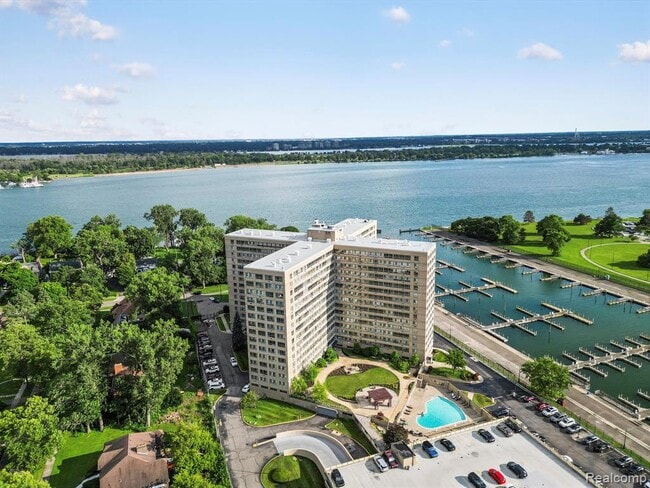 Building Photo - 8900 E Jefferson Ave