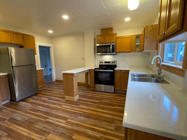 Kitchen - 1200 E 6th St