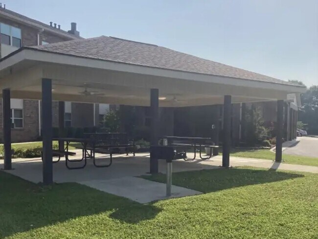 Building Photo - 705 NE 7th St