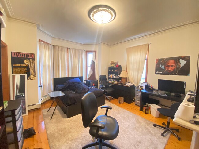 Building Photo - 1582 Tremont St