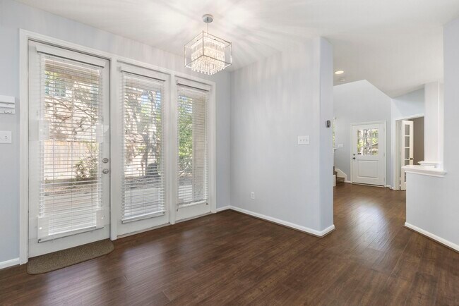 Building Photo - 15 N Flickering Sun Cir