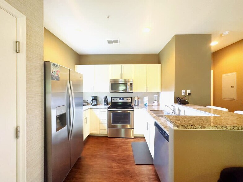 Building Photo - 8996 Silver Pl