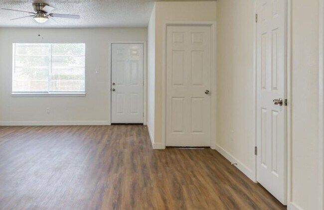 Building Photo - 3/2/1 FOR LEASE - SOUTH LUBBOCK