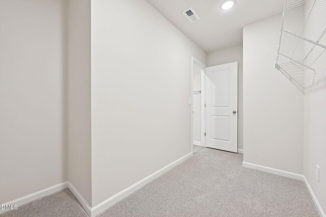 Building Photo - 5 and A Loft single family for sale